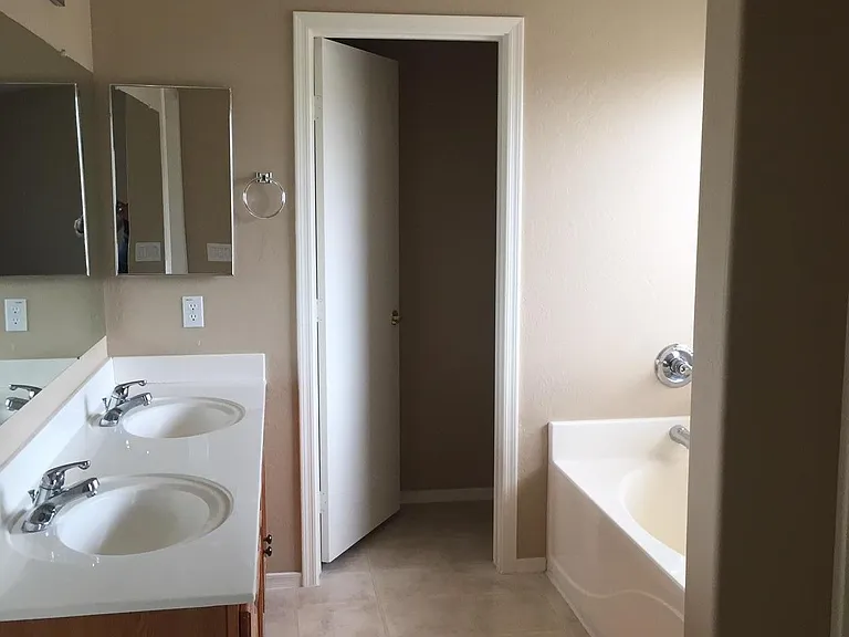 3907 S Soho Ln — Photo 11