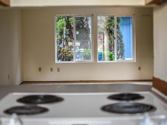5th image of 20321 24th Ave W Unit 2