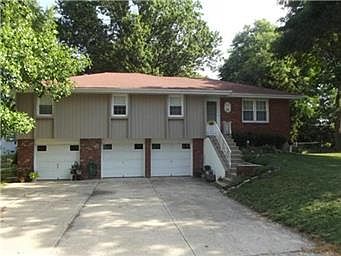 1st image of 812 NE 113th St