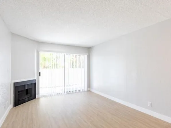 Spacious 2 Bedroom/2 Bath Apartment in KoreaTown -, 130 S Alexandria Ave APT 303, Los Angeles, CA 90004
