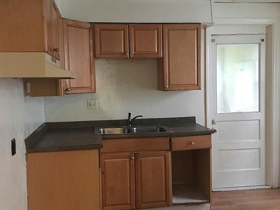 3rd image of 46 N Lakeview Ave