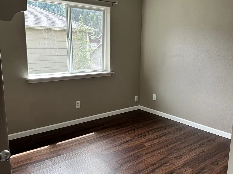 227 Pioneer Dr — Photo 19