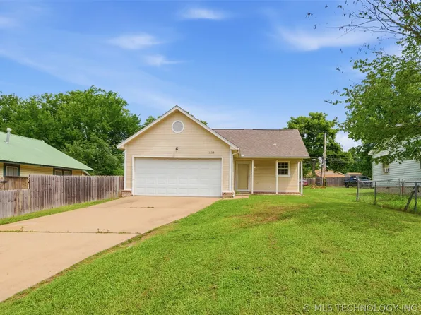323 W Cypress St, Coweta, OK 74429