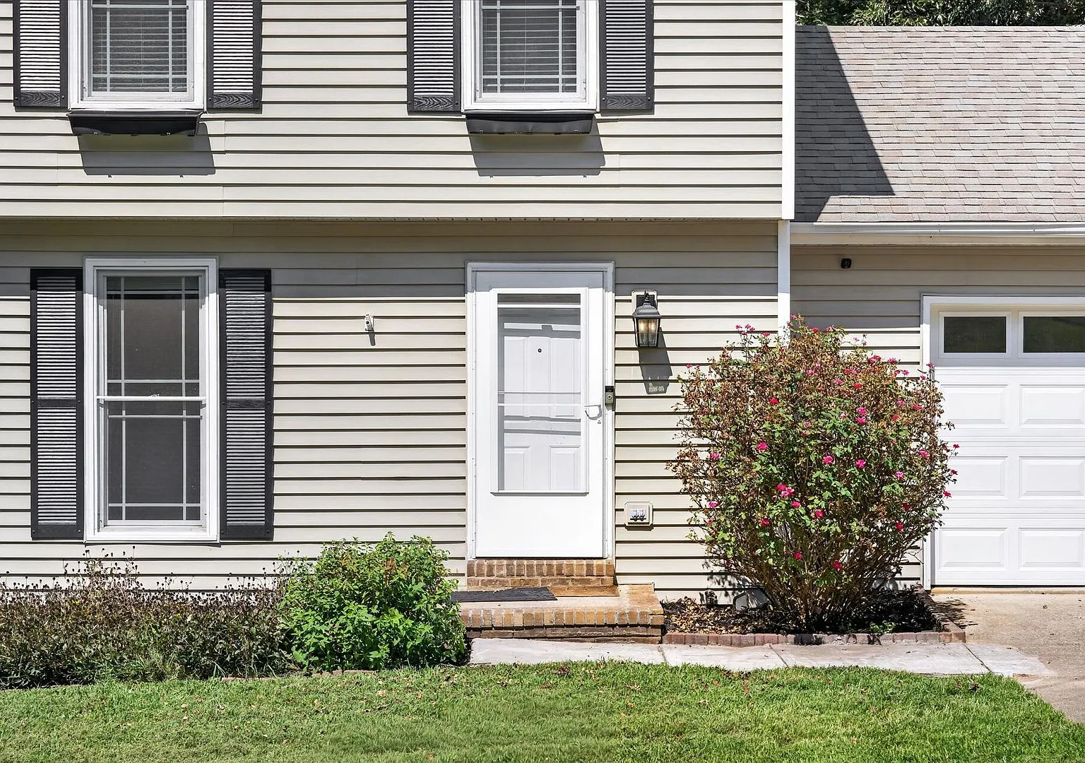 Pet Friendly Three Bedroom in Sango! — Photo 4