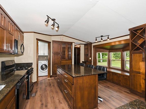 3rd image of 5226 E Lake Rd