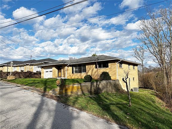 2nd image of 137 Clay St