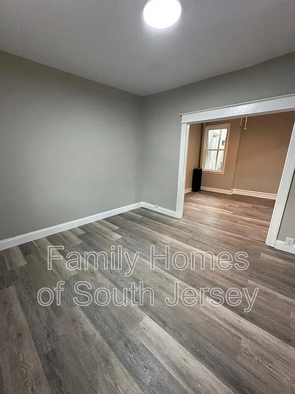 1 bed, 1.0 bath, 850 sqft, $1,250 — Photo 2