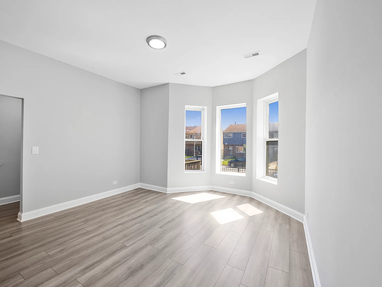 3 bed, 1500 sqft, $2,200 — Photo 3