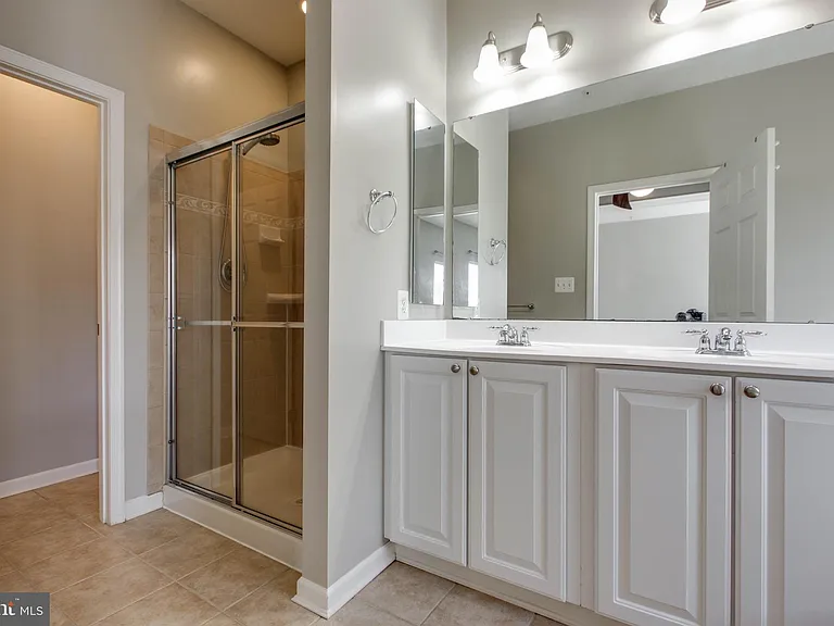 1739 Theale Way — Photo 40