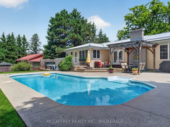 62 Edgewood Dr, Greater Napanee, ON K7R 3K4