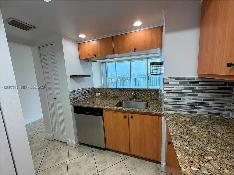 7601 E Treasure Dr #2007 — Photo 15