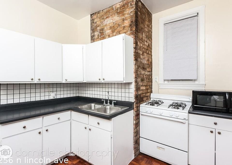 1st image of 2256 N Lincoln Ave #1426