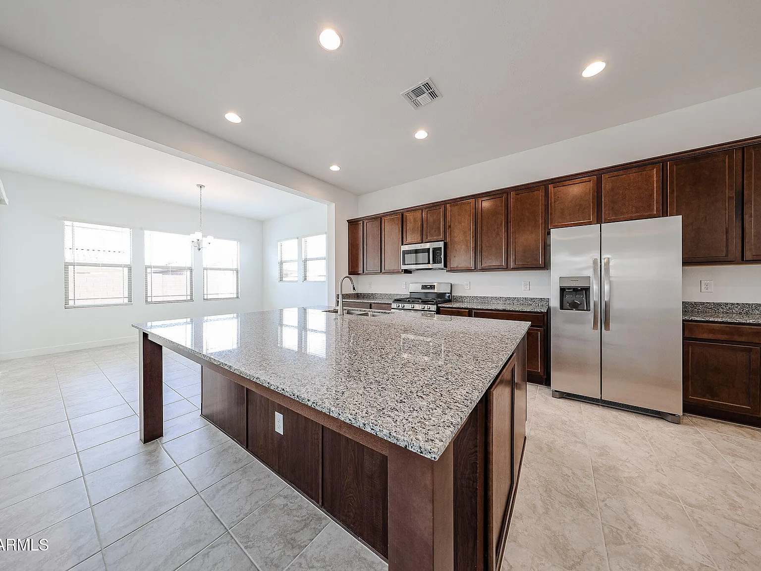 3 bed, 2.5 bath, 2691 sqft, $2,800 — Photo 3
