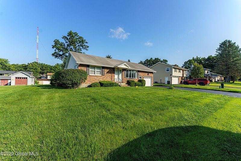 2nd image of 27 Kelly Lane