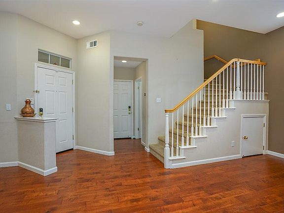 5th image of 467 Whisman Park Dr