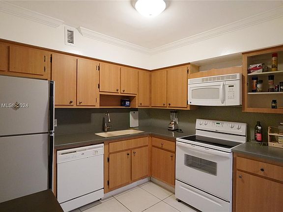 3rd image of 5700 Collins Ave APT 10N