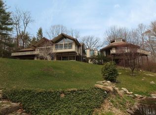 60 Old Coach Rd, Fairfield, CT 06824