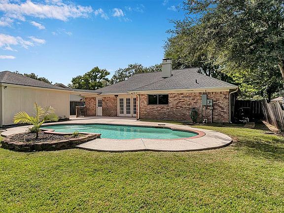 5th image of 341 Dawn Hill Dr