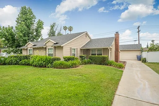 3 bed, 1243 sqft, $995 — Photo 1