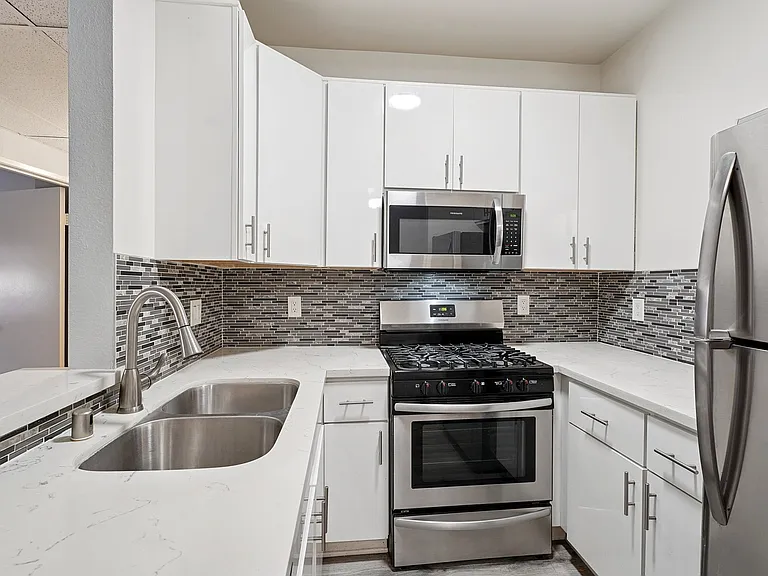 Sylvan Apartments — Photo 14