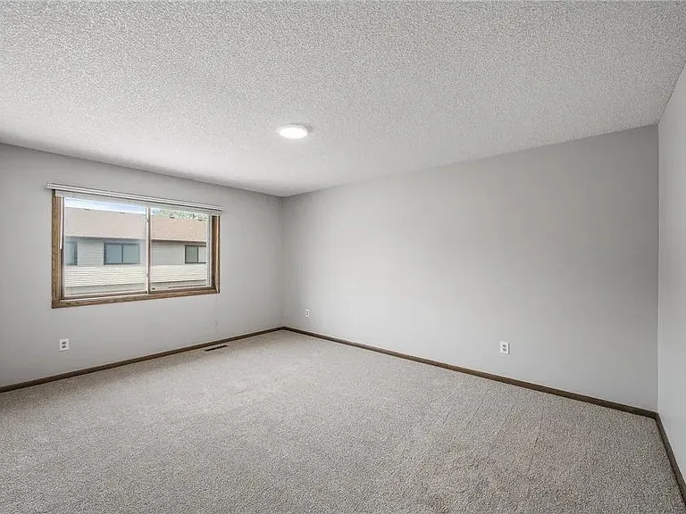 8727 N Maplebrook Cir — Photo 12