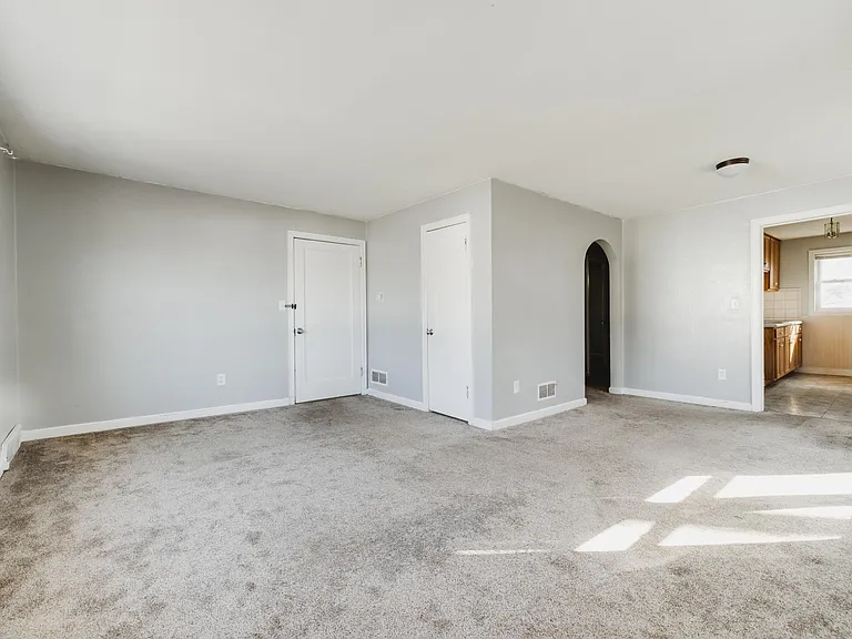 1222 9th St NE #UPSTAIRS — Photo 5