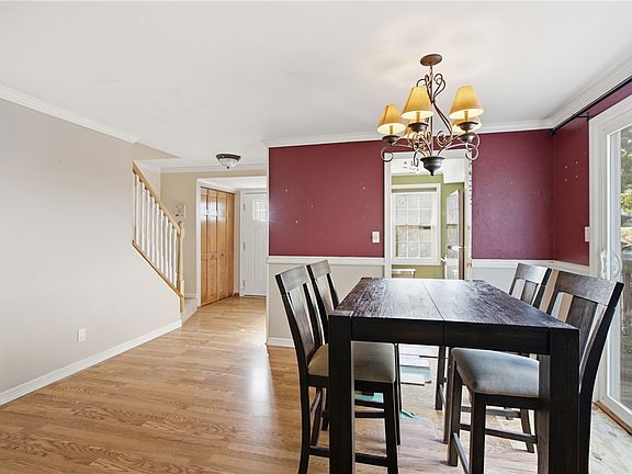 5th image of 322 Parkwood Dr