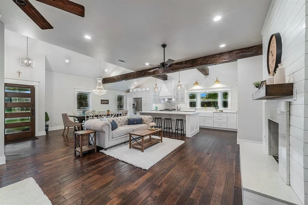 4 bed, 2088 sqft, $3,995 — Photo 3