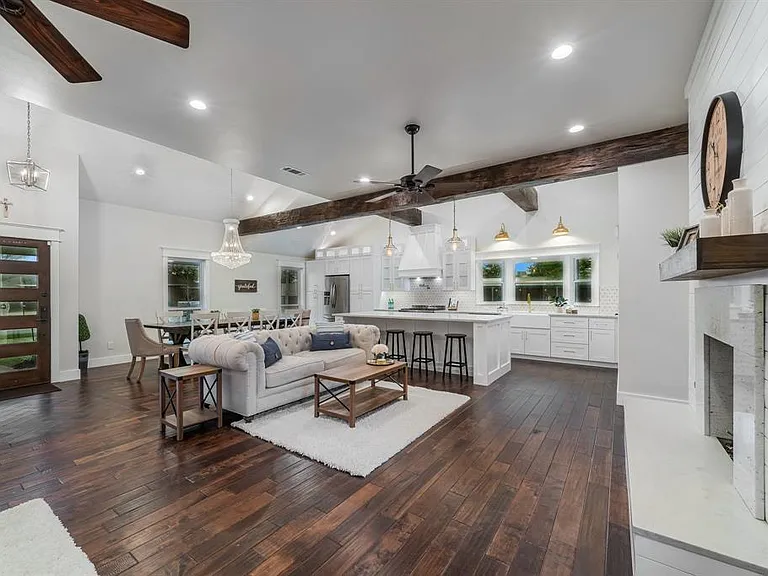 1601 Windsong Trl — Photo 3