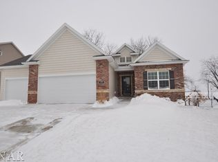 1303 Red Abbey Ave, Bloomington, IL 61705