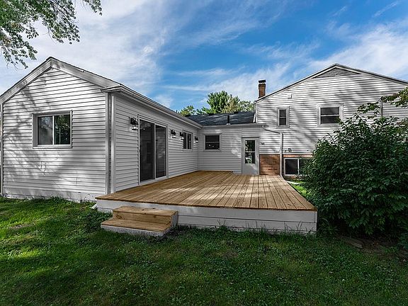 4th image of 3243 Maeterlinck Ave