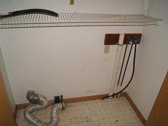 5th image of 147 Dolese Dr