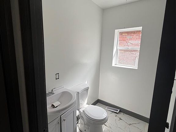 5th image of 4110 Dryden Ave