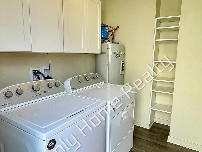 6841 S Wapato St #A — Photo 7