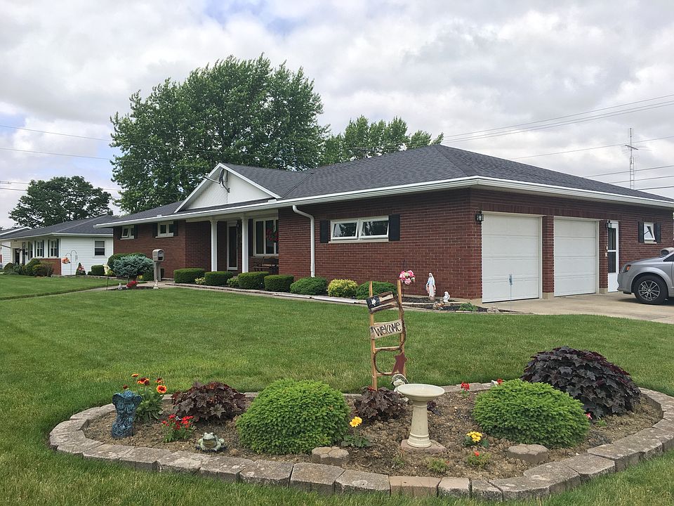 Driveway on hill crest drive