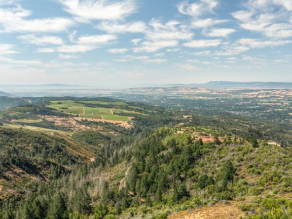 4th image of 2989 Cavedale Road