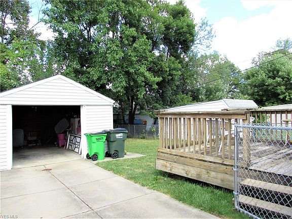 3rd image of 11911 Darlington Ave