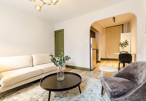 5th image of 338 E 61st St APT 11