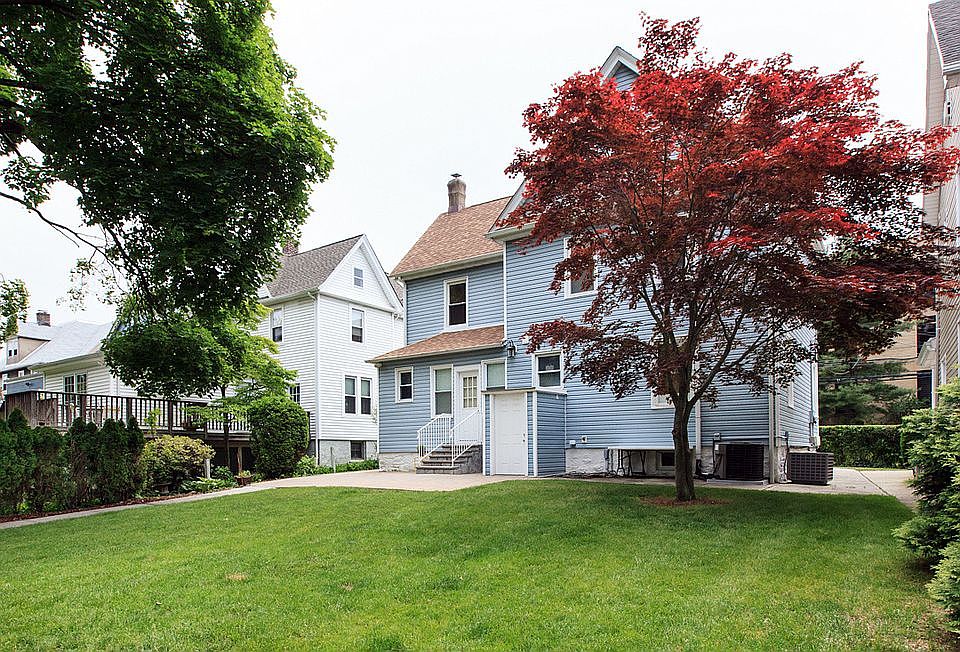 1st image of 159 Ashford Ave