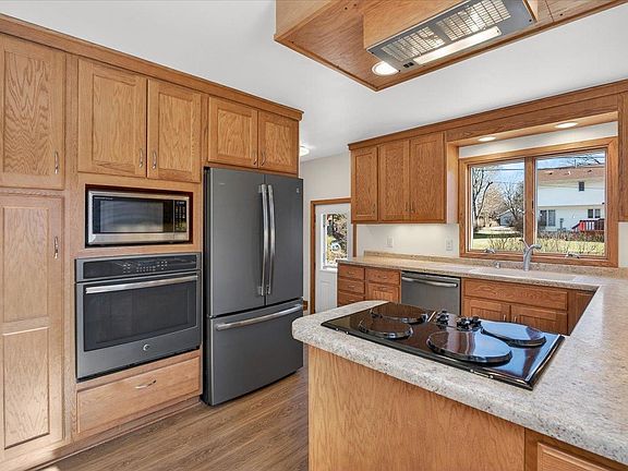 3rd image of 3501 Harper Rd
