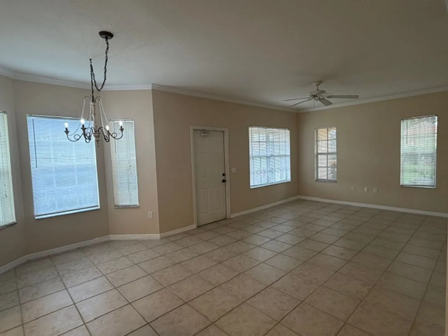 Palm Estates 3/2 with Garage — Photo 4