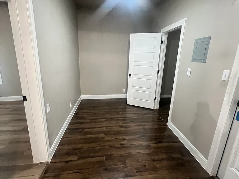 430 Cincinnati Ave — Photo 9