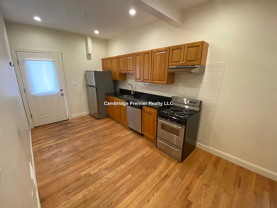 379 Harvard St #2