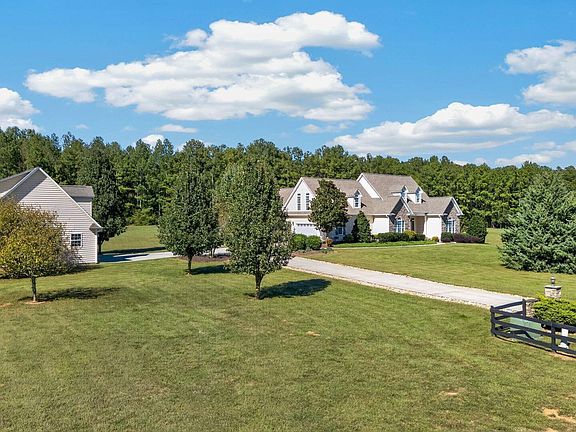 3rd image of 412 Casey Rd