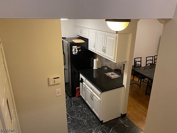 4th image of 6 Essex St APT D16