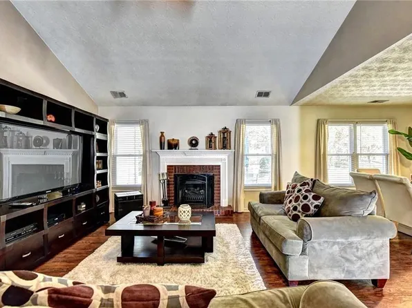 3940 Piper Glen Dr, Buford, GA 30519