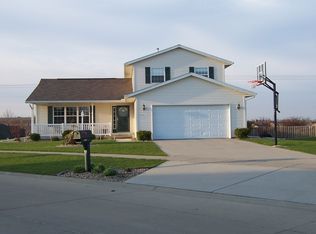 1501 Amy Dr, Mahomet, IL