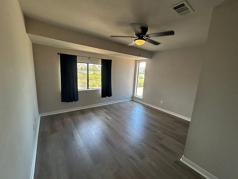 5402 Villas Dr — Photo 15