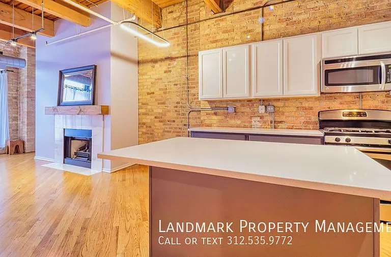 375 W Erie St #403 — Photo 5