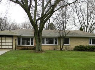 922 Oakdale Dr, Elgin, IL